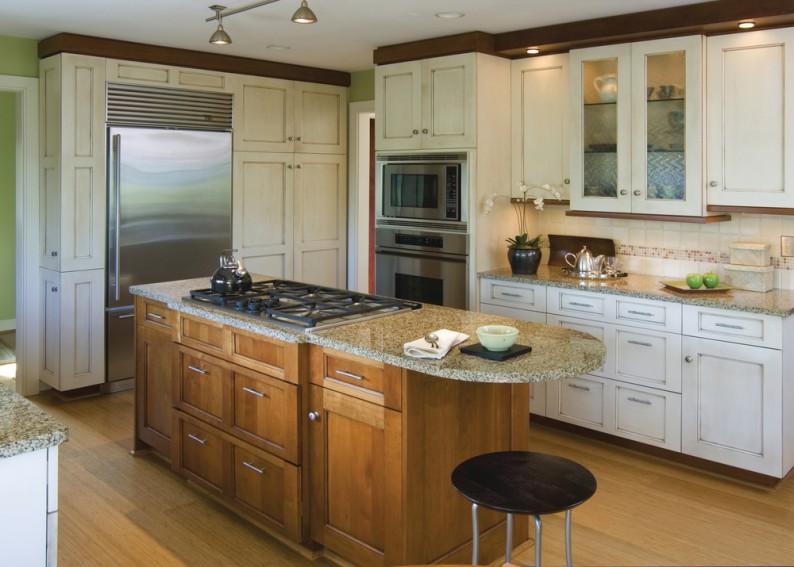 Breckenridge Wide Featured Two Tone Wood Kitchen Cabinets