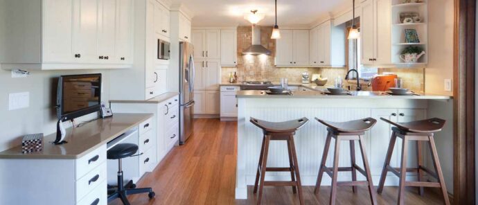 Broadmoor Featured Traditional Wood Kitchen Cabinets