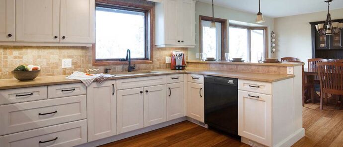 Broadmoor Traditional Kitchen Cabinets