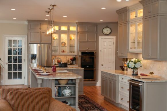 Charlotte Featured Traditional White Two Tone Wood Kitchen Cabinets
