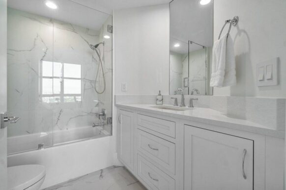 Contemporary Decora Bathroom Cabinets and Quartz Countertops