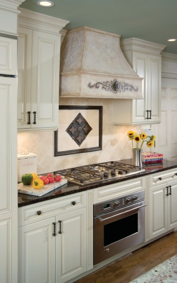 Fairlawn Featured Traditional White Wood Kitchen Cabinets