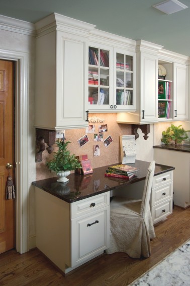 Fairlawn Traditional White Wood Kitchen Cabinets