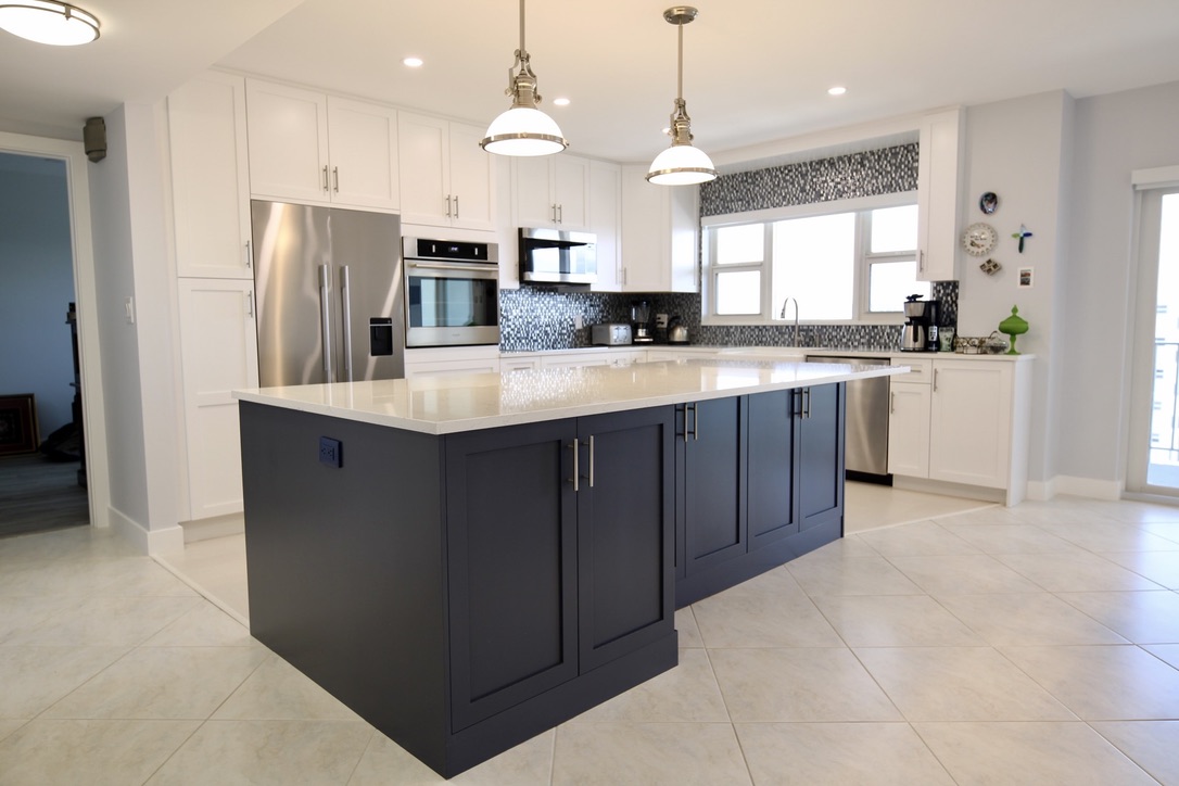 Sleek Modern Kitchen Cabinets and Quartz Countertop