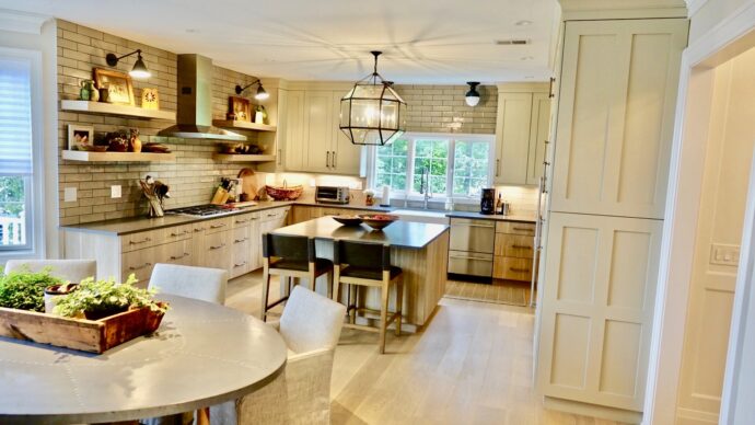 Traditional UltraCraft Kitchen Cabinets and Quartz Countertops
