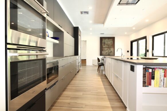 Ultra Modern Two Toned Kitchen Cabinets and Quartz Counters