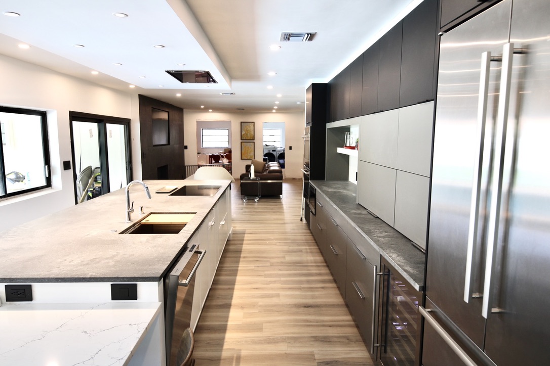 Ultra Modern Two Toned Kitchen Cabinets and Quartz Countertop1
